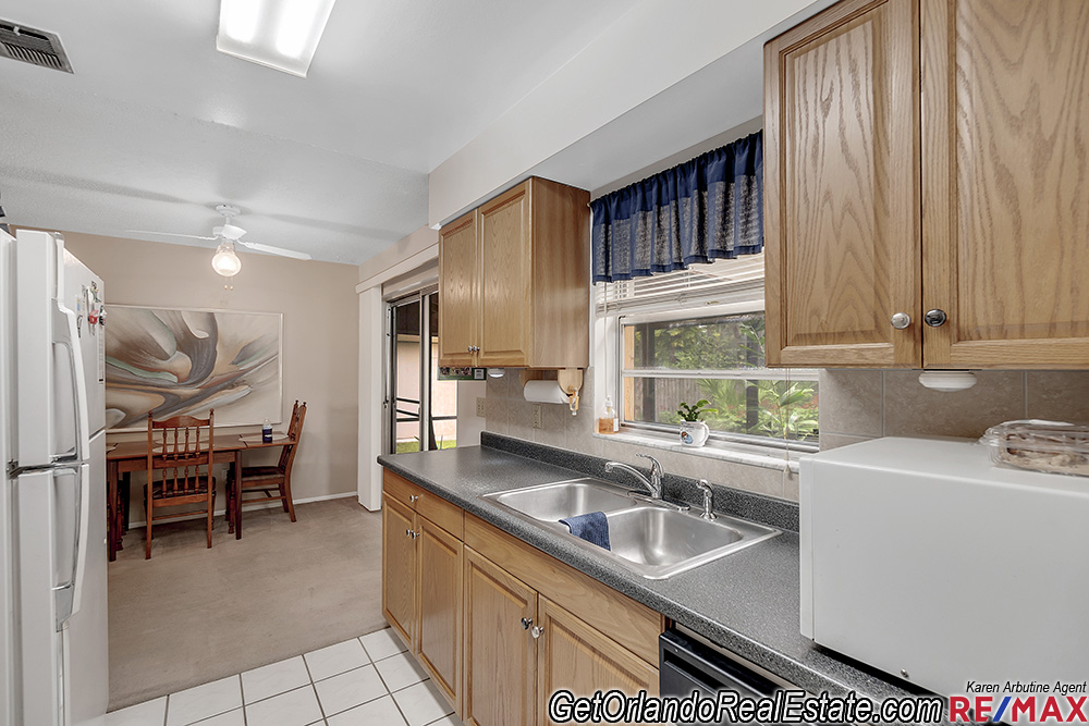 108 Laguna Court Sanford For Sale - Kitchen