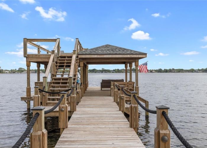 208 GREEN LAKE