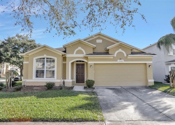 2524 DOVER GLEN