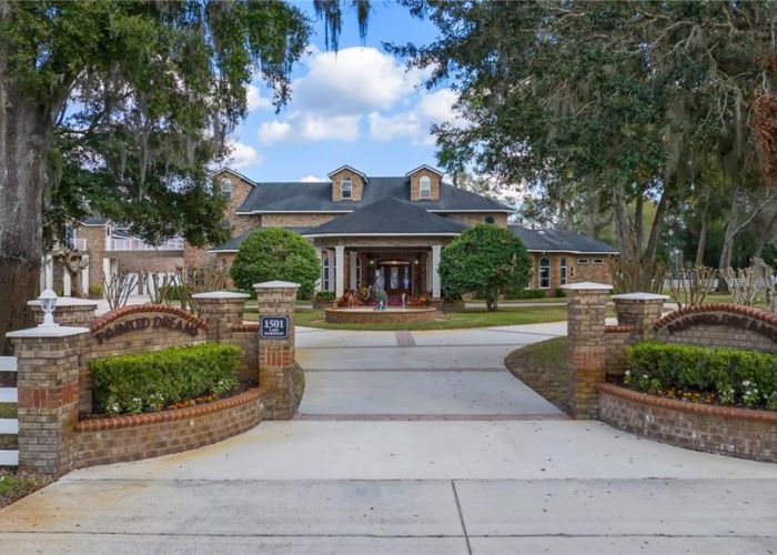 1501 LAKE MARKHAM