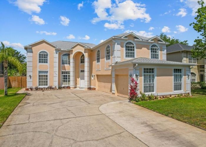 1240 FALCONCREST
