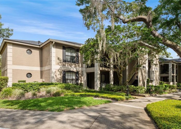 1055 KENSINGTON PARK