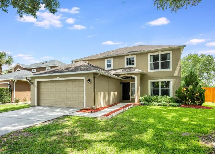100 MONTEREY OAKS
