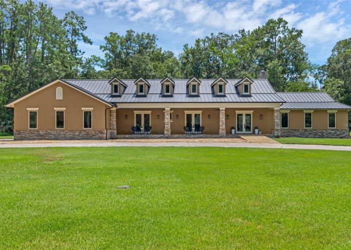 935 RIVER EDGE