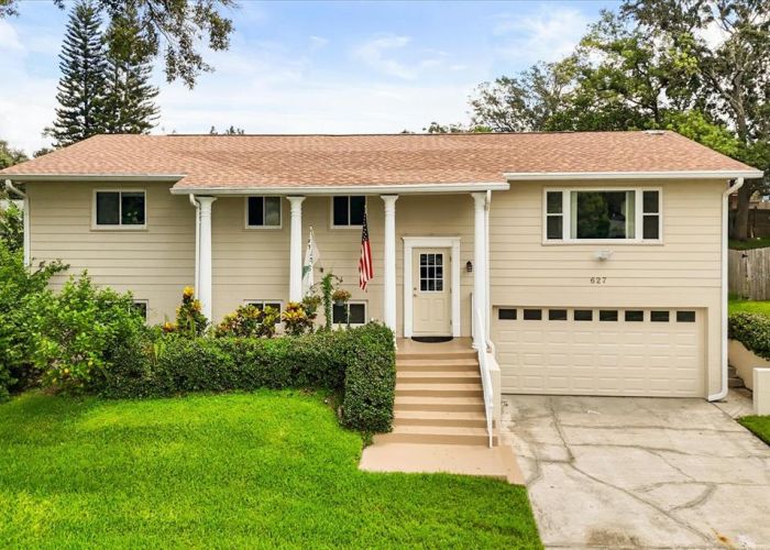 627 RIVERVIEW