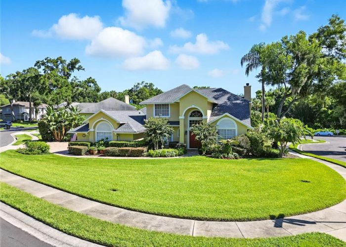 676 OAK HOLLOW