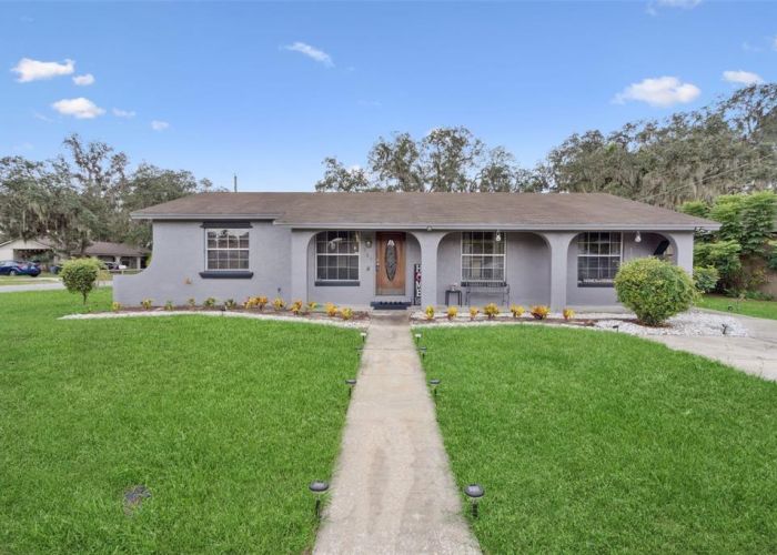 727 BAYWOOD