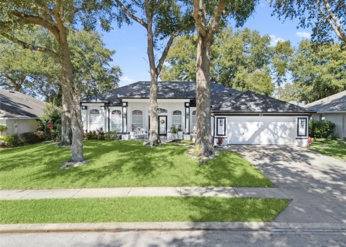 405 QUAIL HILL