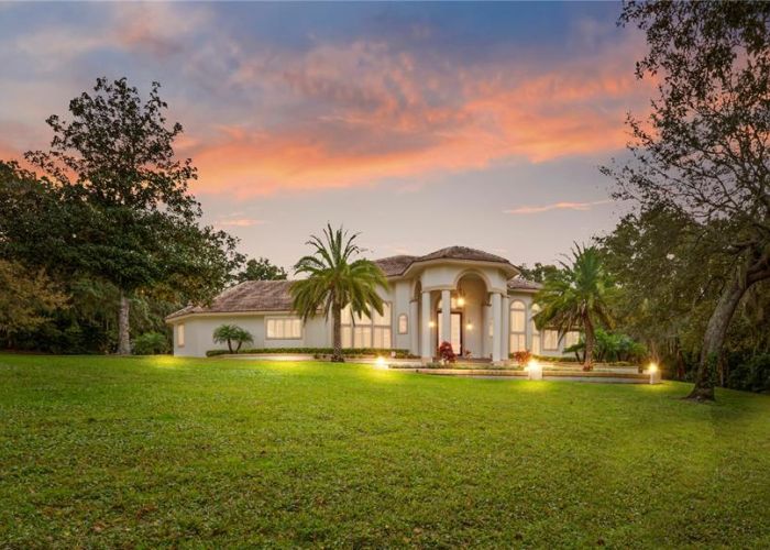 1040 SWEETWATER CLUB