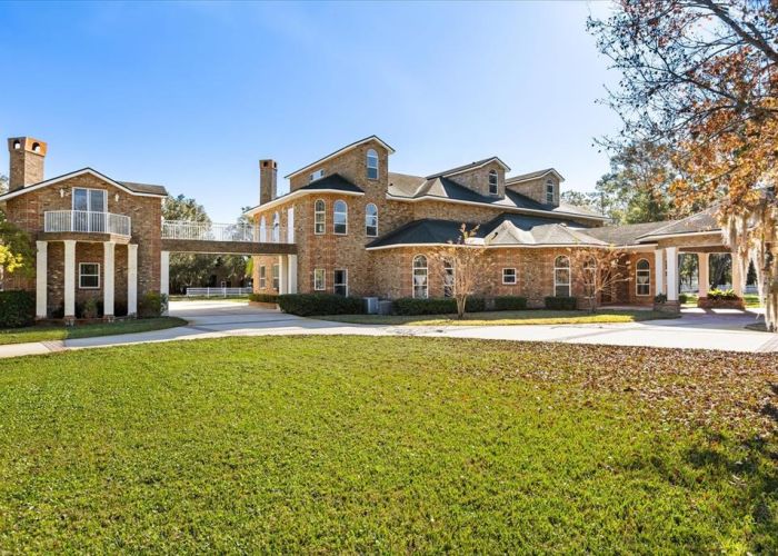 1501 LAKE MARKHAM