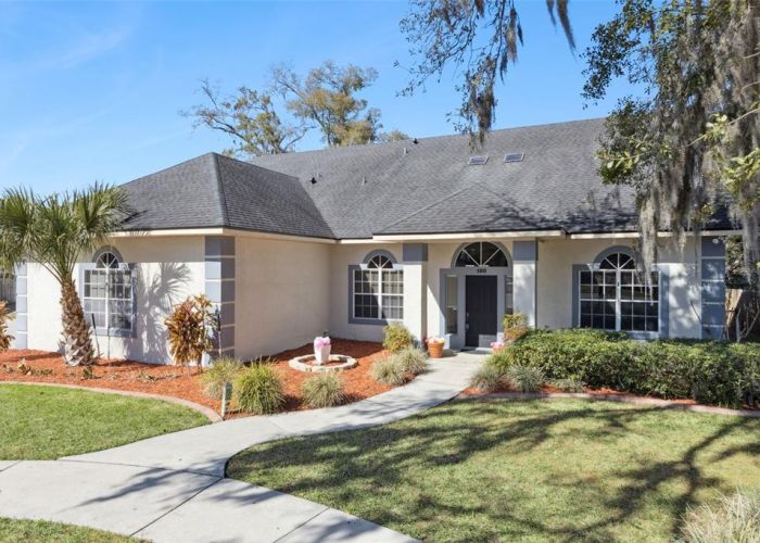 160 ACADEMY OAKS