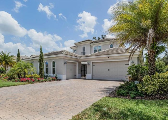 1118 ESTANCIA WOODS