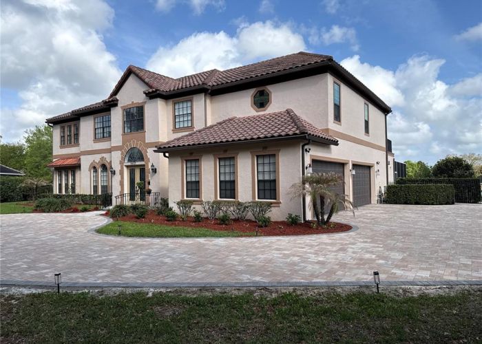 9057 BALMORAL MEWS