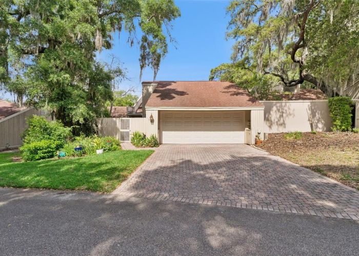 106 HIDDEN OAK