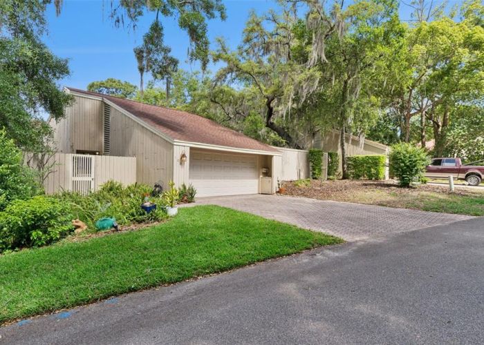 106 HIDDEN OAK