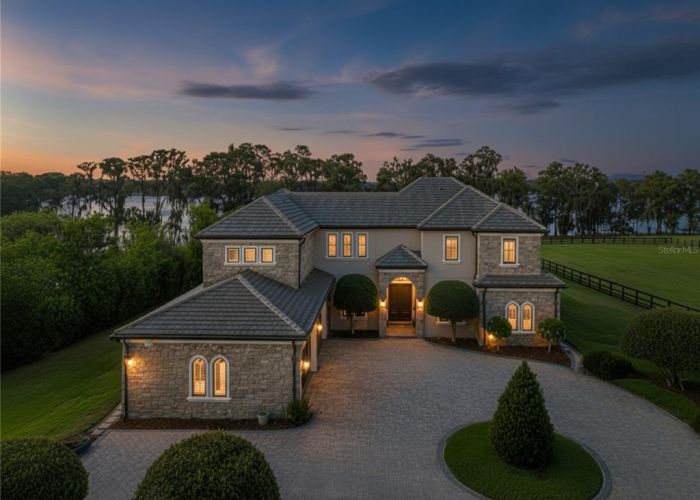 746 LAKE MILLS