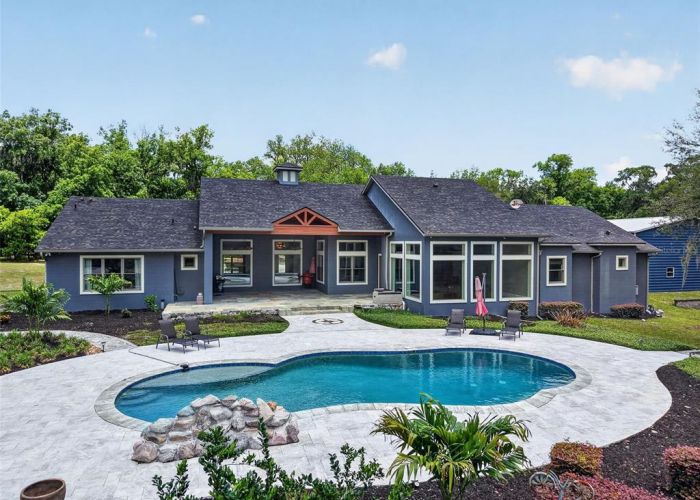 2110 HIGHLAND PARK