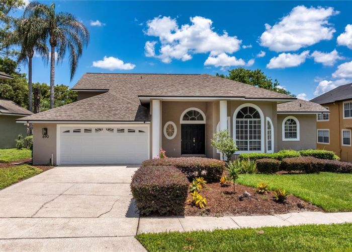 690 OAK HOLLOW