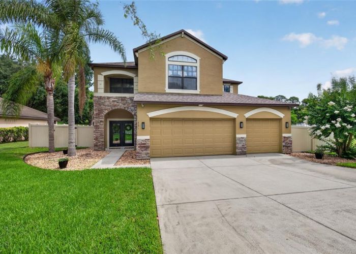 1801 WATERSIDE OAKS
