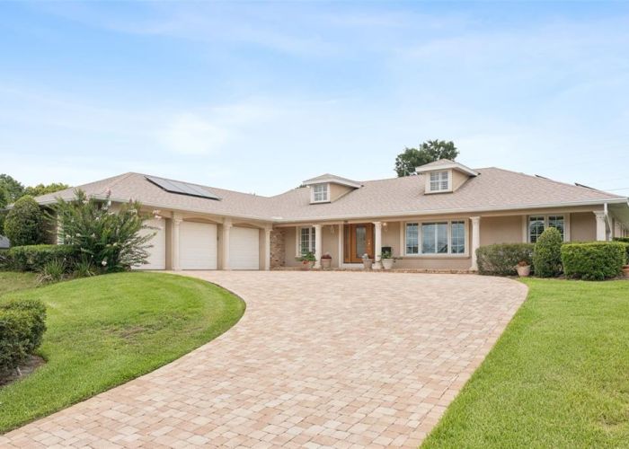 220 ROLLINGWOOD