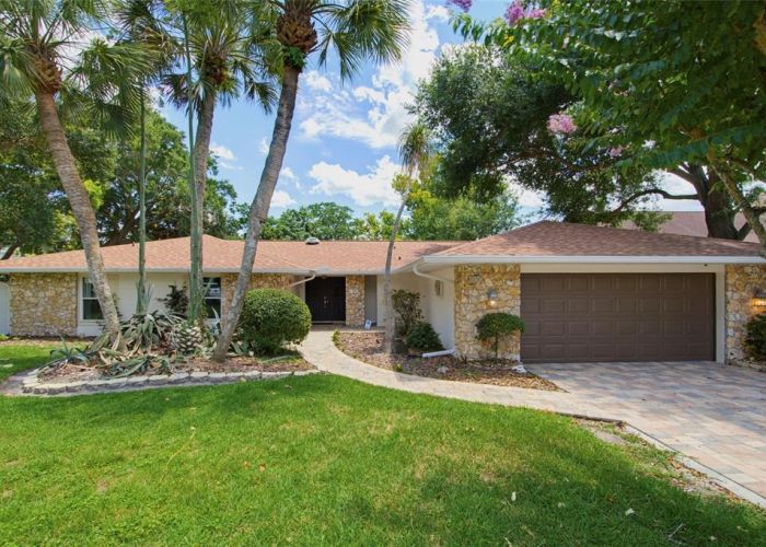 125 SPRING LAKE HILLS