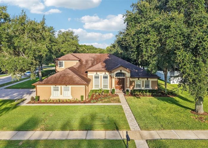 2947 CEDAR CREST