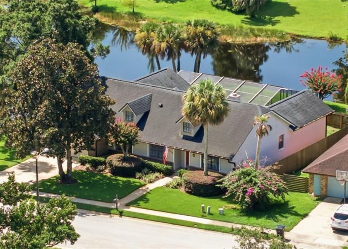 807 RIVERBEND