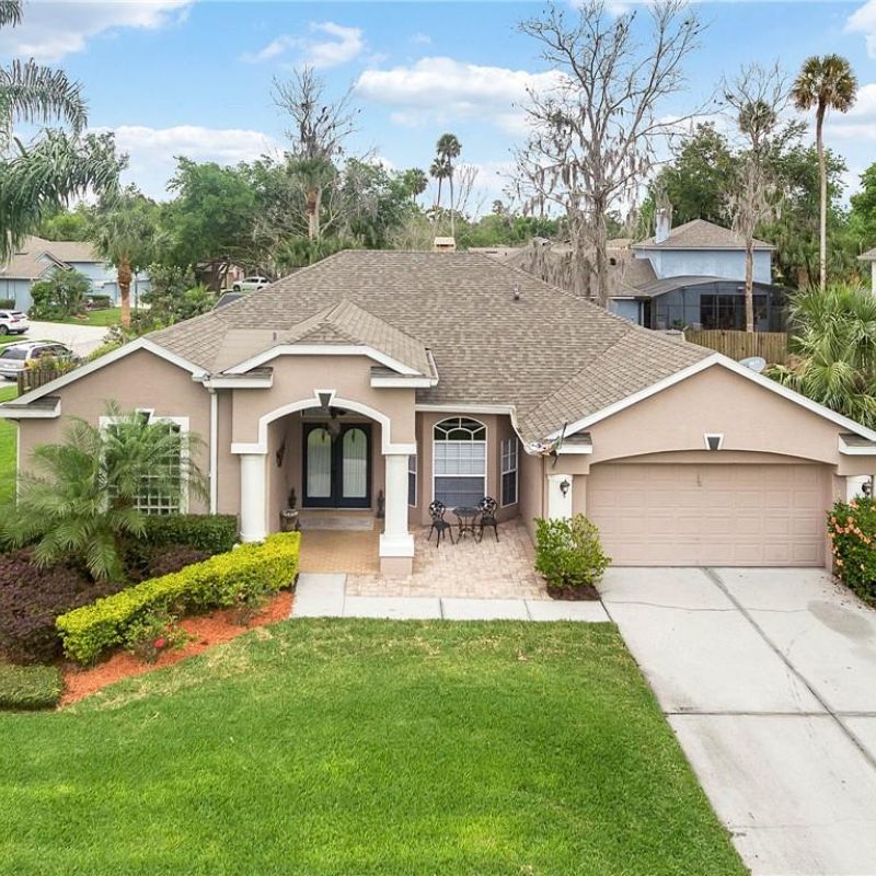 1077 WINDING WATERS