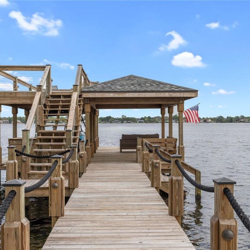 208 GREEN LAKE