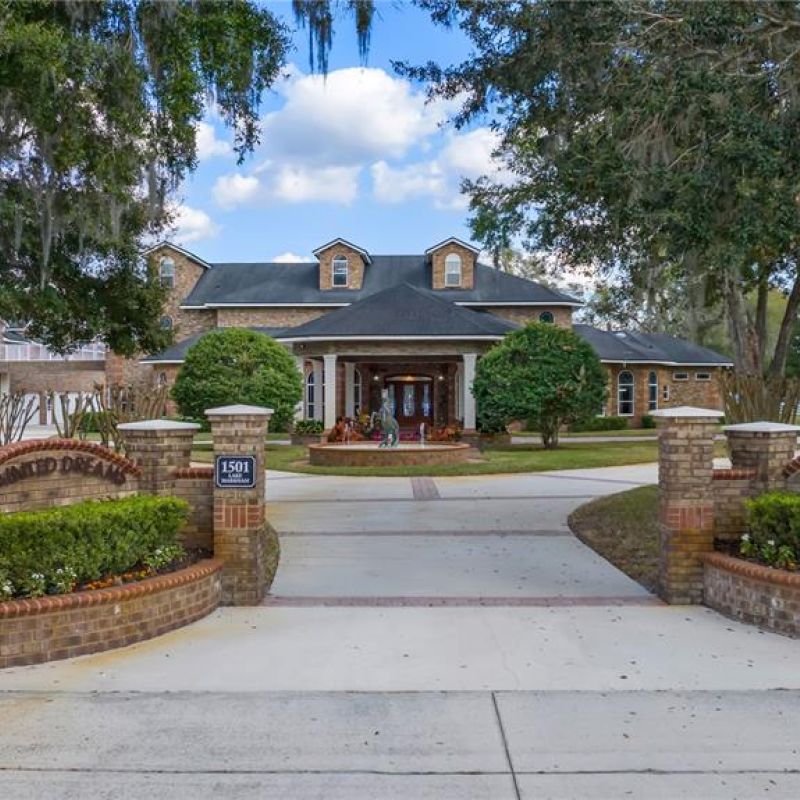 1501 LAKE MARKHAM