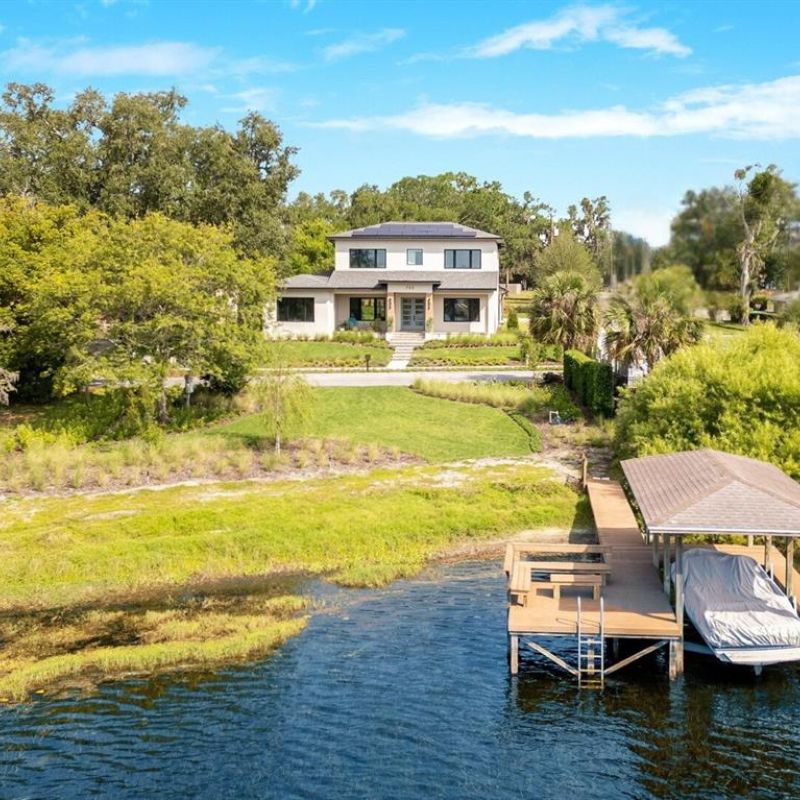 705 LAKE SYBELIA