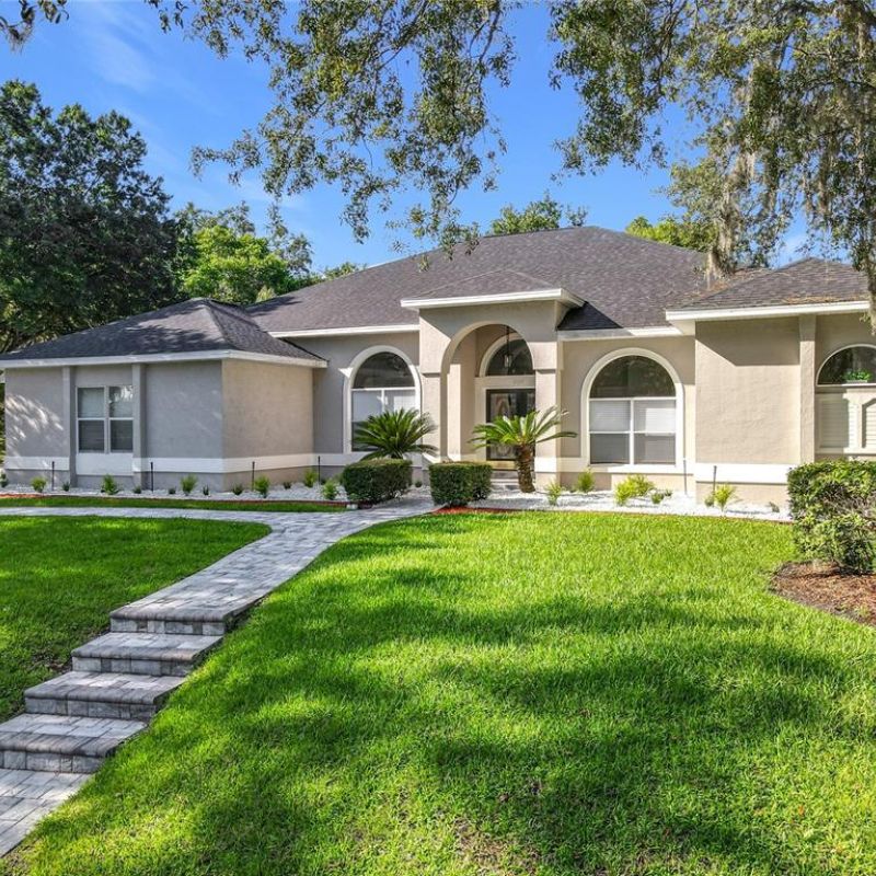 704 FOREST VIEW
