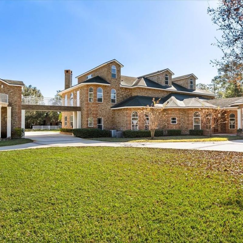 1501 LAKE MARKHAM